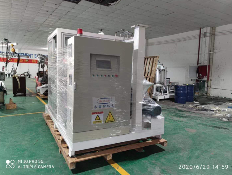 Polyurethane high pressure foaming machine